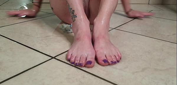  Petite slut pissing on her socks, feet and sucking her toes | watersports | foot fetish